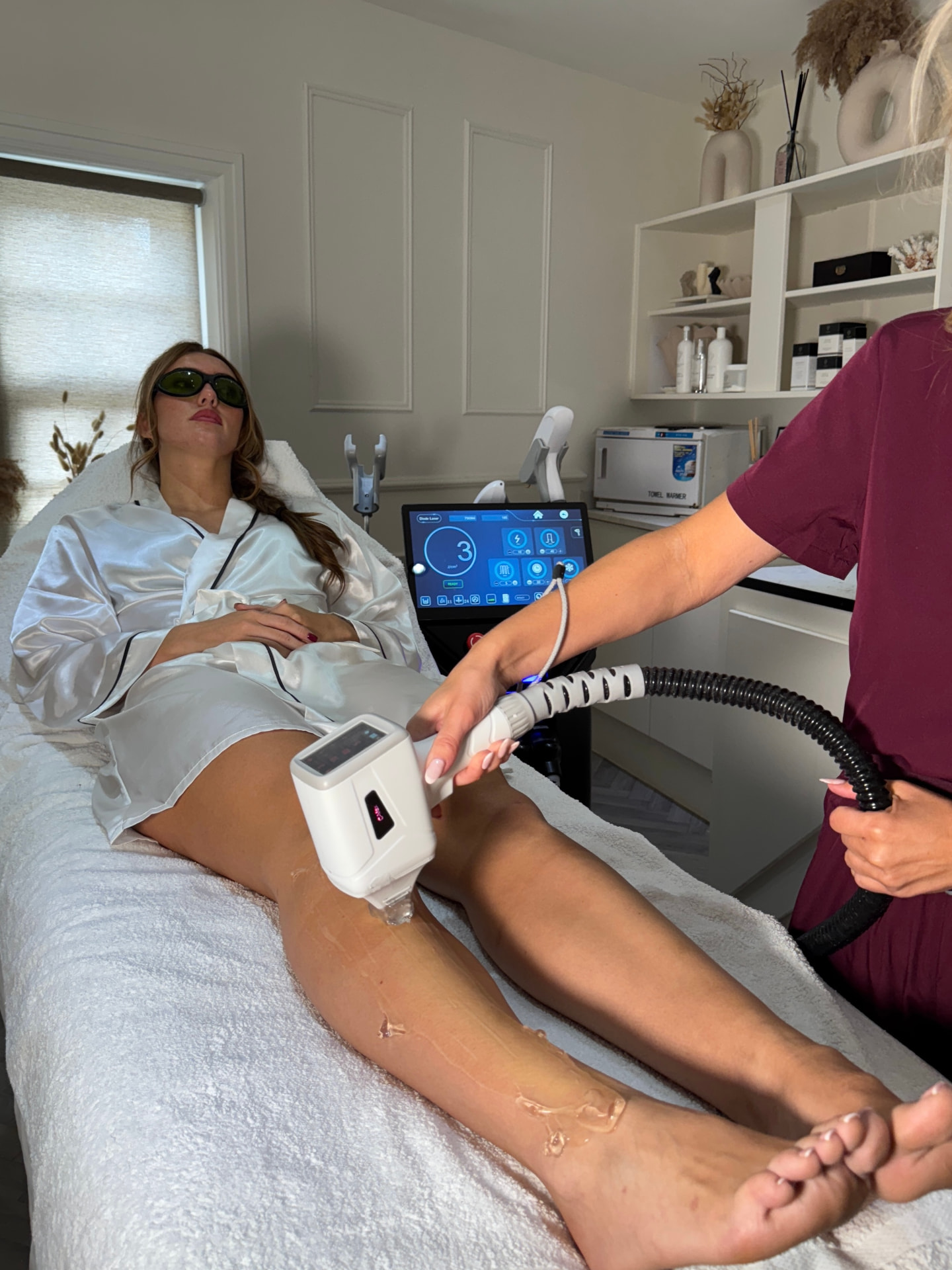 Cooling gel applied before laser hair removal on the leg