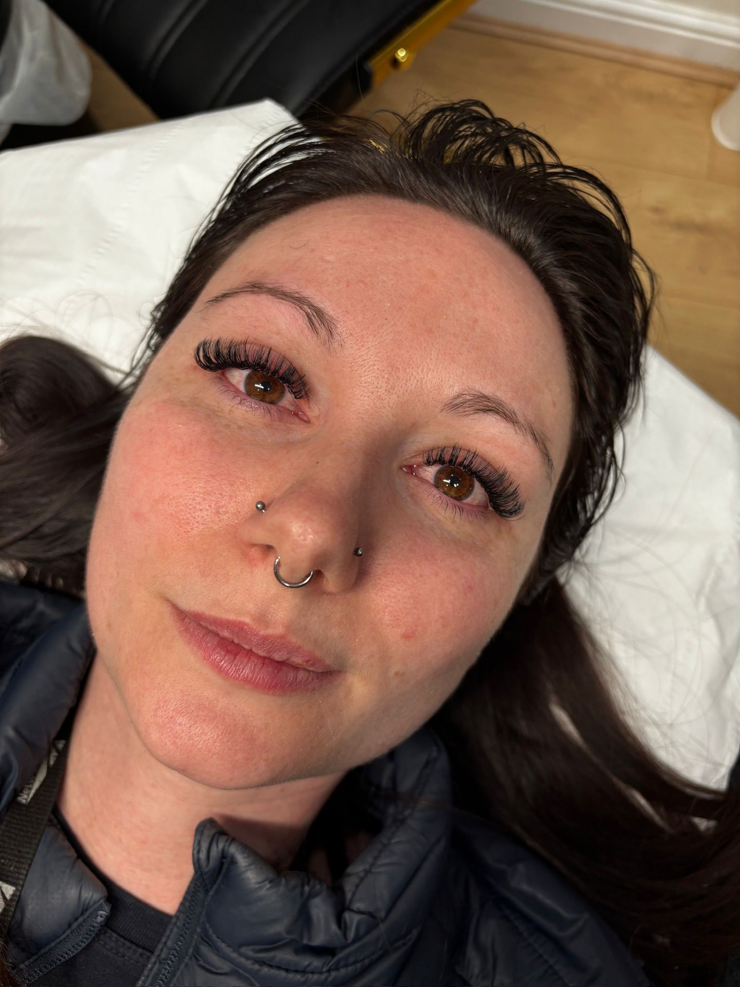 Hybrid lash set on a brunette client